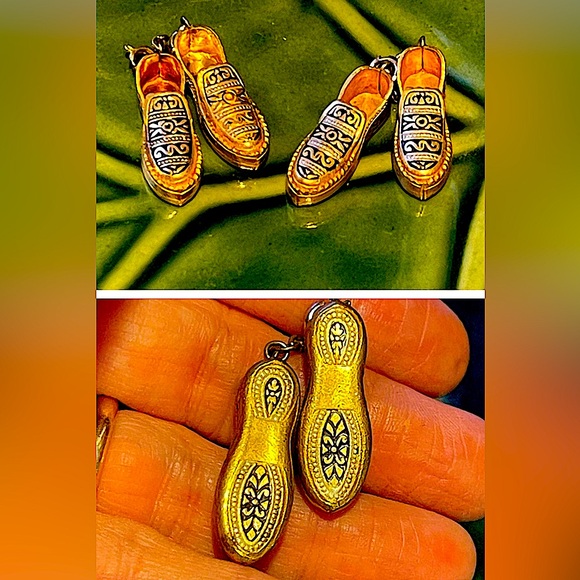 Damascene pair shoe charms jewelry gold inlay Spain unmarked vintage - Picture 5 of 5